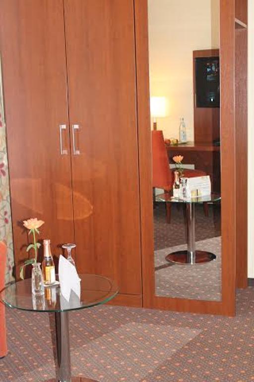 Stadt-Gut-Hotel Gasthof Goldener Adler Σβέμπις Χαλ Εξωτερικό φωτογραφία