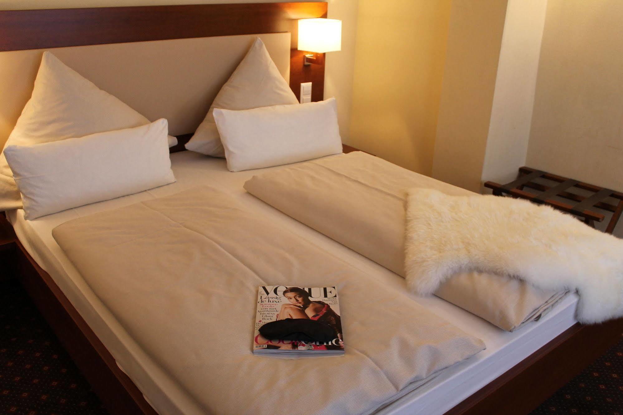 Stadt-Gut-Hotel Gasthof Goldener Adler Σβέμπις Χαλ Εξωτερικό φωτογραφία