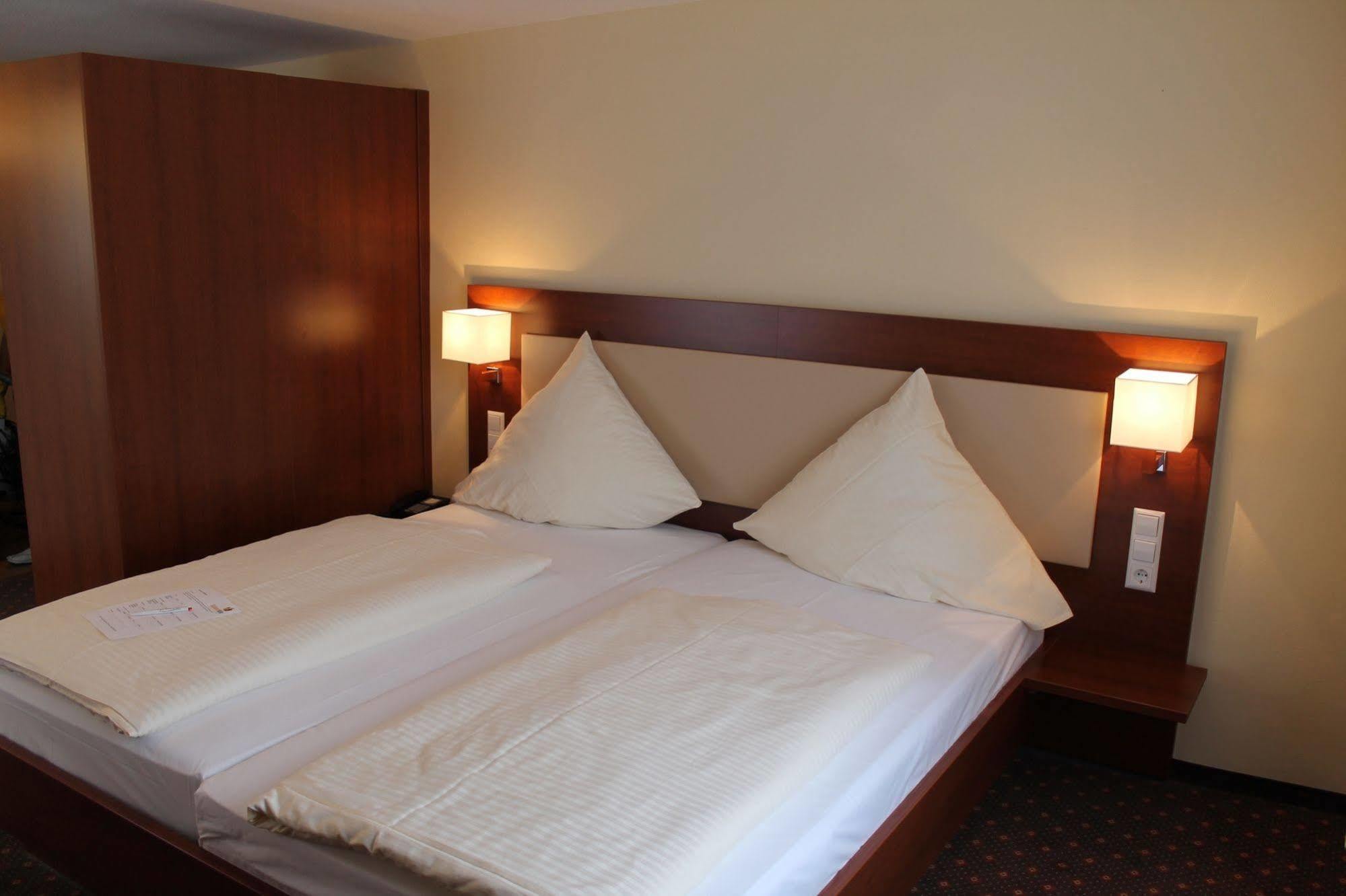 Stadt-Gut-Hotel Gasthof Goldener Adler Σβέμπις Χαλ Εξωτερικό φωτογραφία