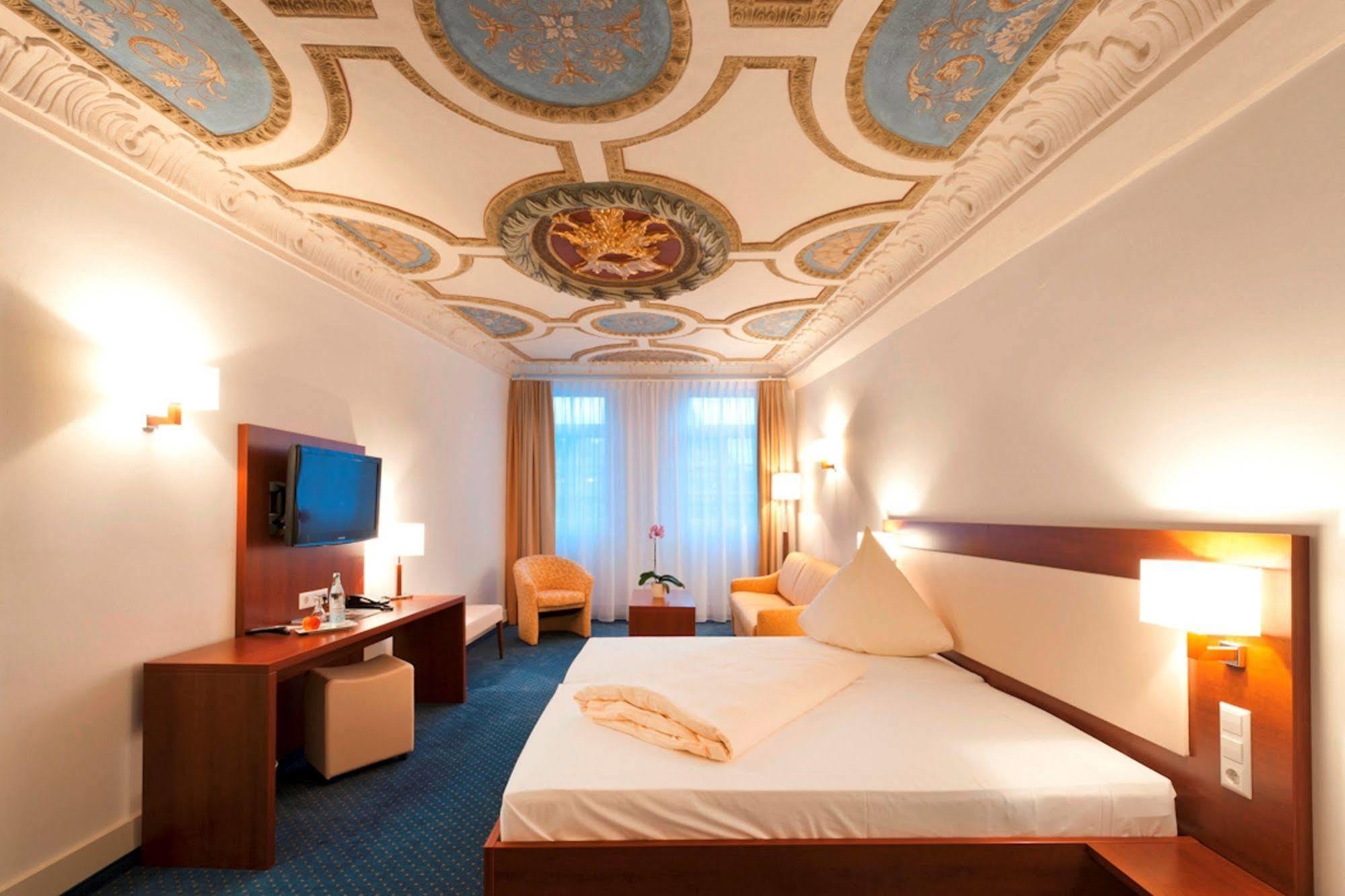 Stadt-Gut-Hotel Gasthof Goldener Adler Σβέμπις Χαλ Εξωτερικό φωτογραφία