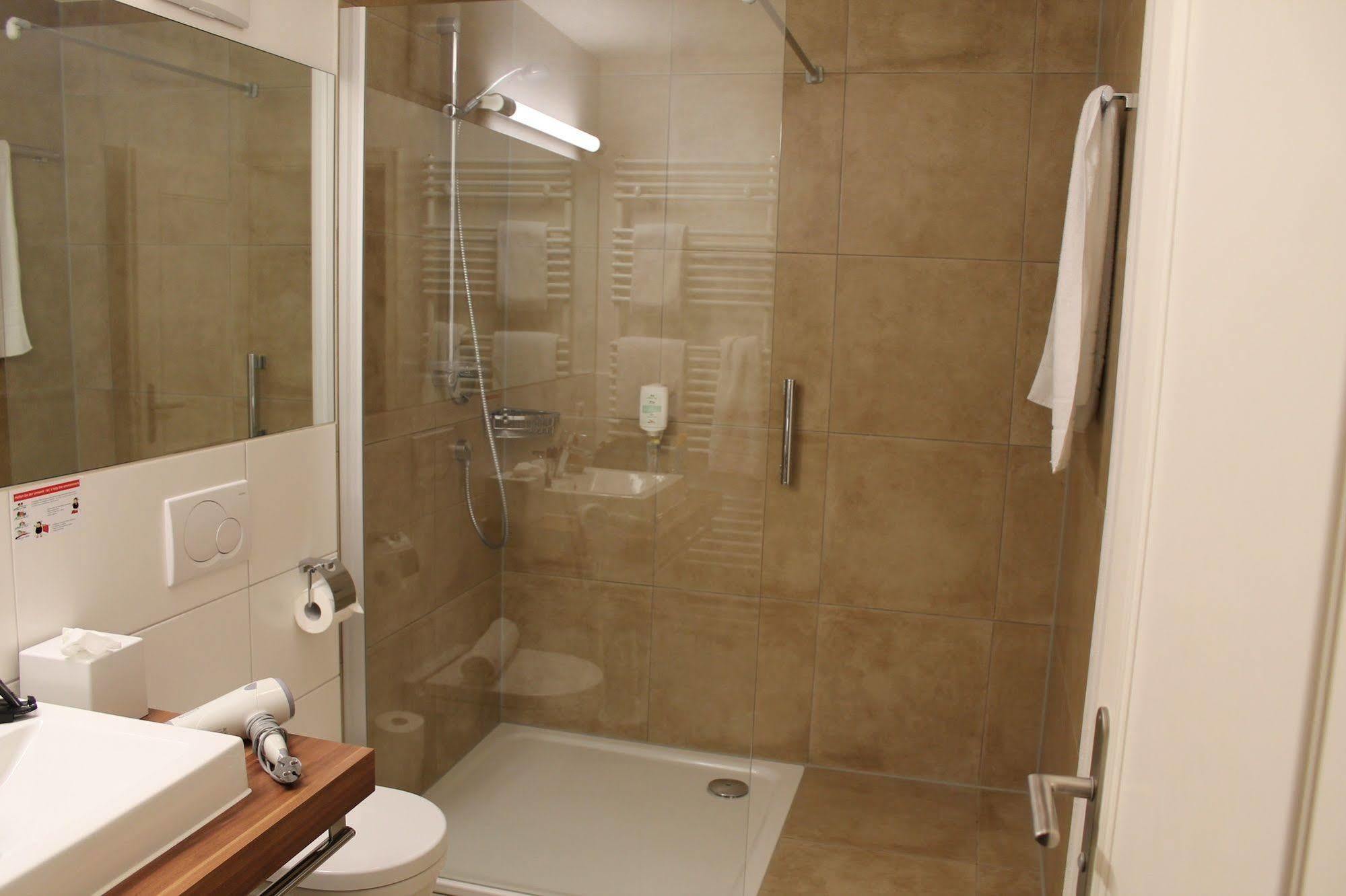 Stadt-Gut-Hotel Gasthof Goldener Adler Σβέμπις Χαλ Εξωτερικό φωτογραφία