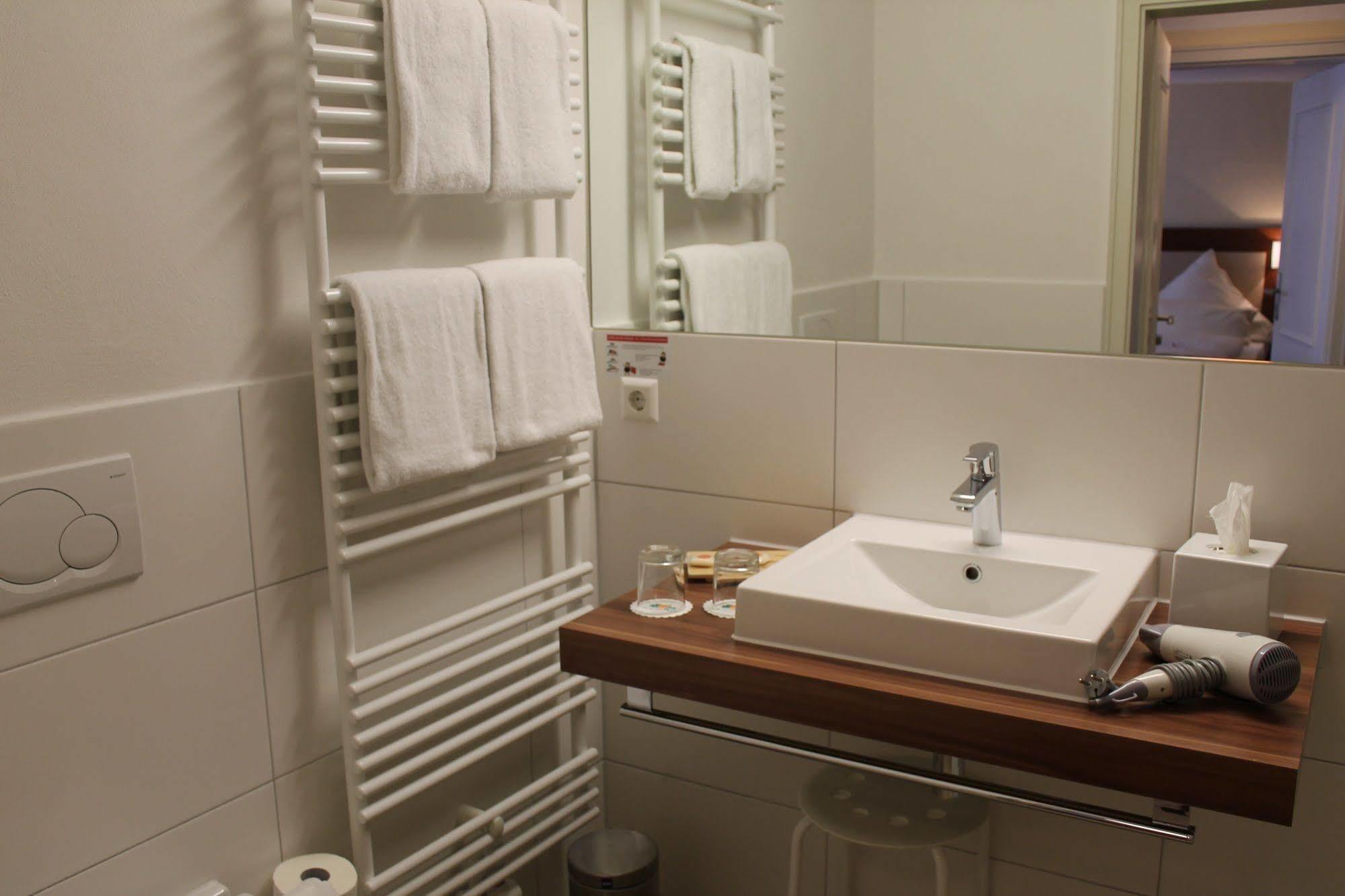Stadt-Gut-Hotel Gasthof Goldener Adler Σβέμπις Χαλ Εξωτερικό φωτογραφία
